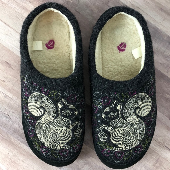 acorn squirrel slippers